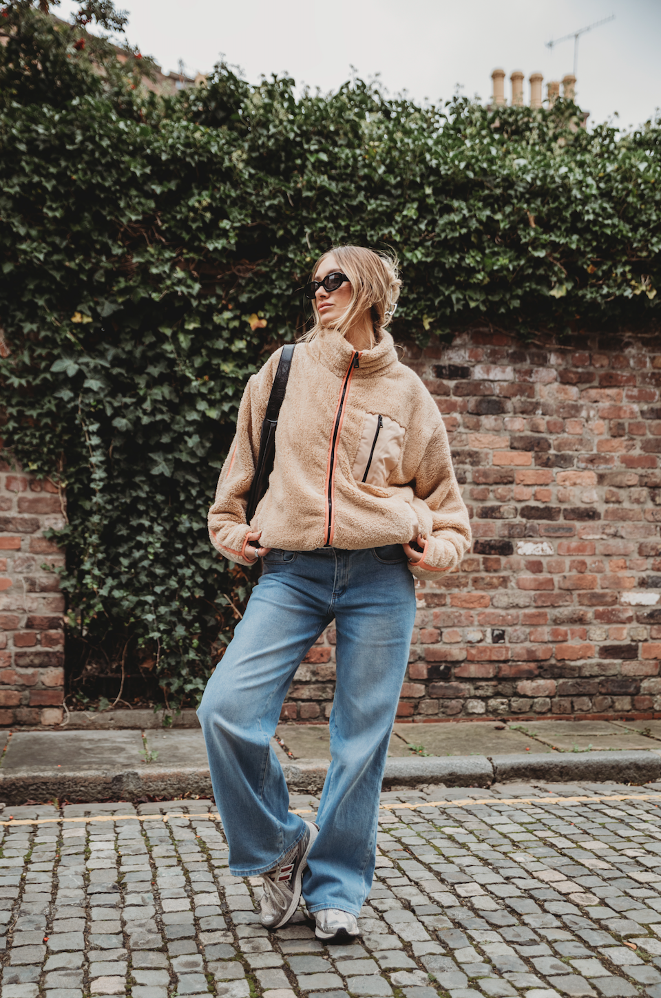 TEDDY FLEECE ZIP JACKET IN SAND