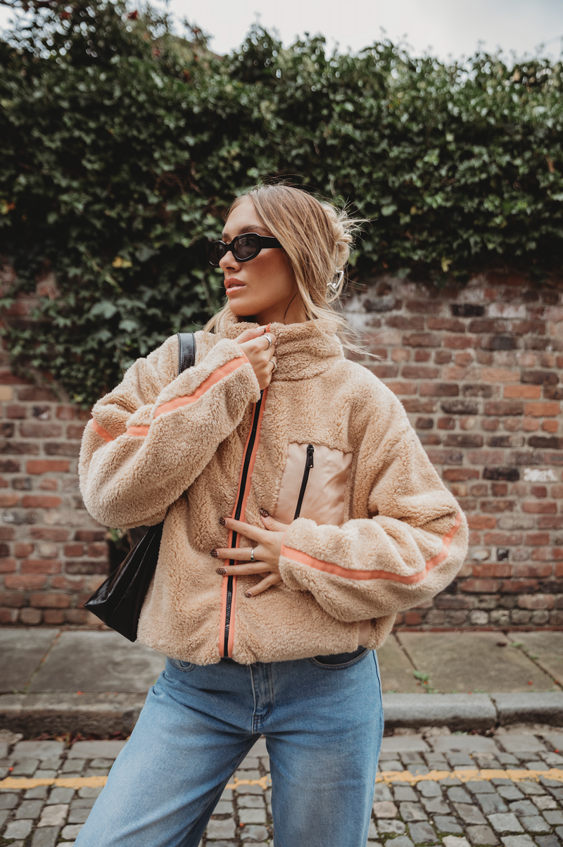 TEDDY FLEECE ZIP JACKET IN SAND