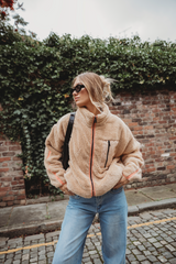 TEDDY FLEECE ZIP JACKET IN SAND