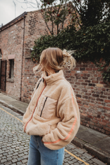 TEDDY FLEECE ZIP JACKET IN SAND