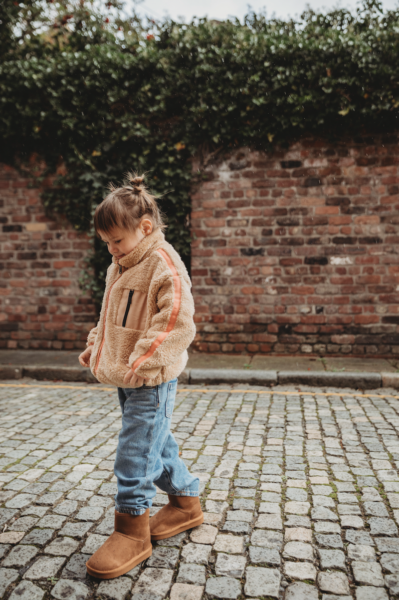 MINI TEDDY FLEECE ZIP JACKET IN SAND