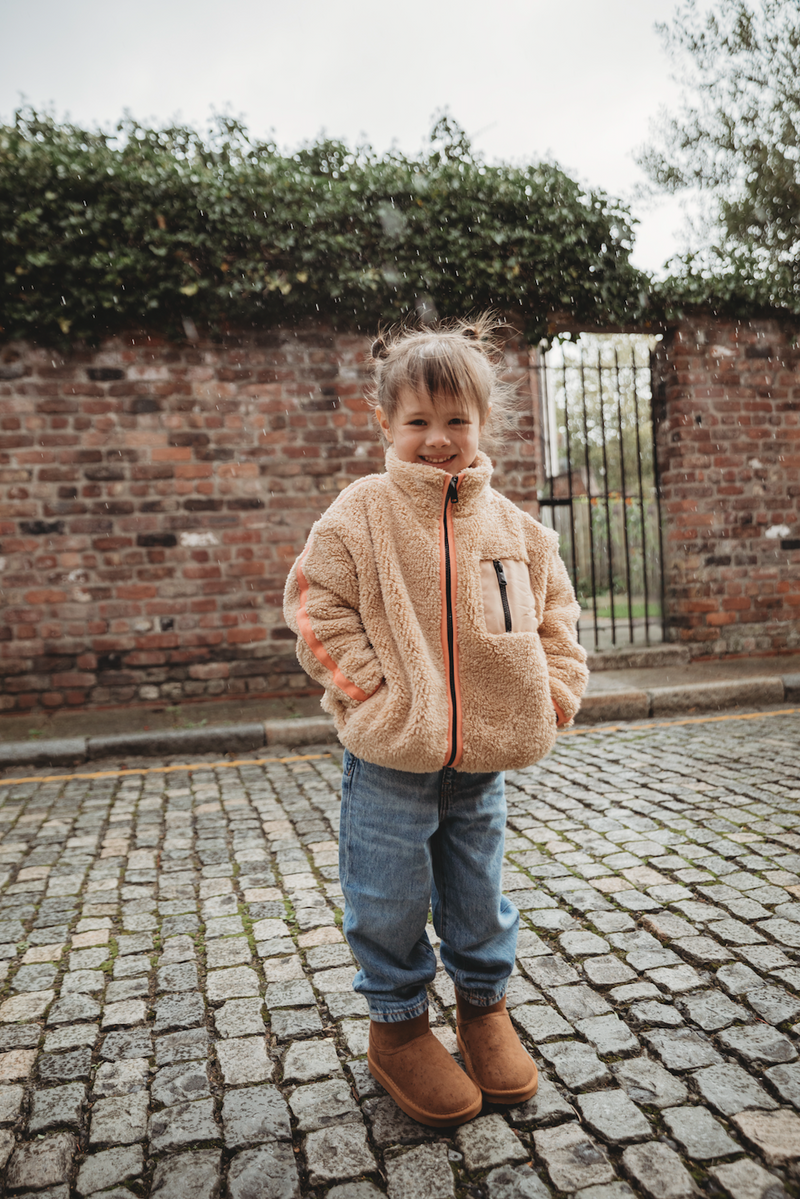 MINI TEDDY FLEECE ZIP JACKET IN SAND